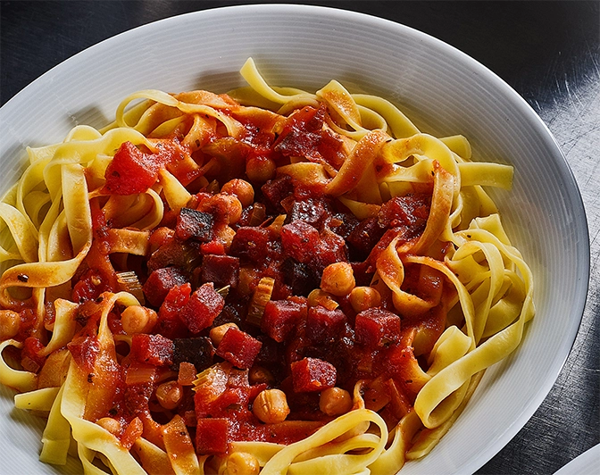 assiette-de-pates-betterave-sauce-tomate-bonduelle-pro-a-pro
