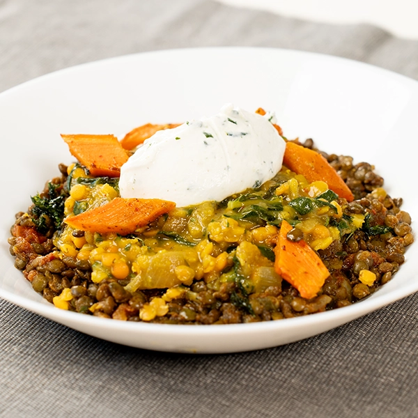Dahl de lentilles vertes et lentilles corail