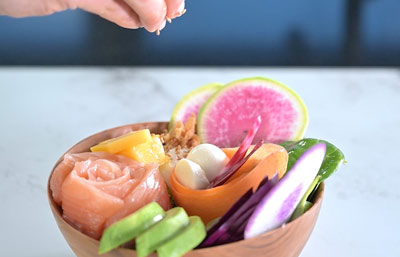 préparation poke bowl sesame